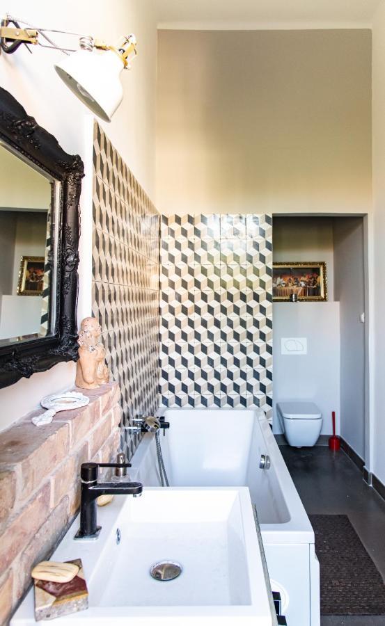 Stylishly Redecorated Apartment In Great Location Budapest Eksteriør bilde