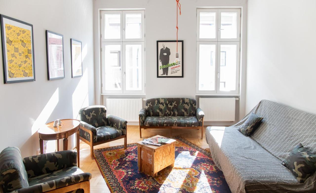 Stylishly Redecorated Apartment In Great Location Budapest Eksteriør bilde